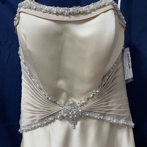 NWT Wedding dress Never worn Off white w/light tan